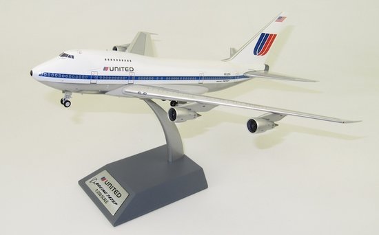 Boeing 747SP United Airlines with stand